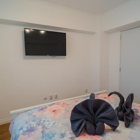 Cozy & Spacious 2Br Apartment With Netflix Bukares Bagian luar foto