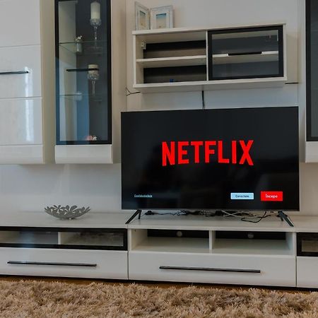 Cozy & Spacious 2Br Apartment With Netflix Bukares Bagian luar foto