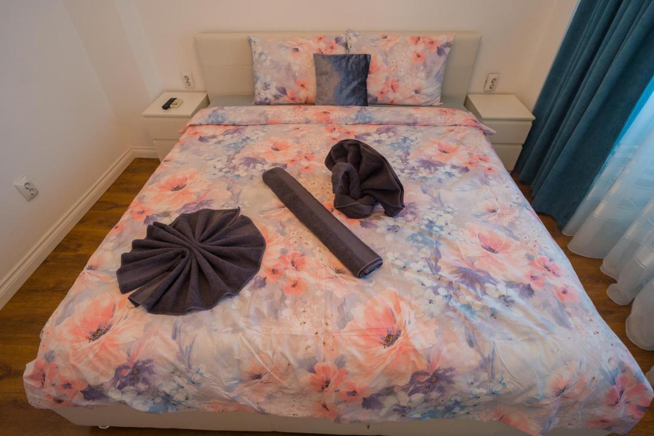 Cozy & Spacious 2Br Apartment With Netflix Bukares Bagian luar foto