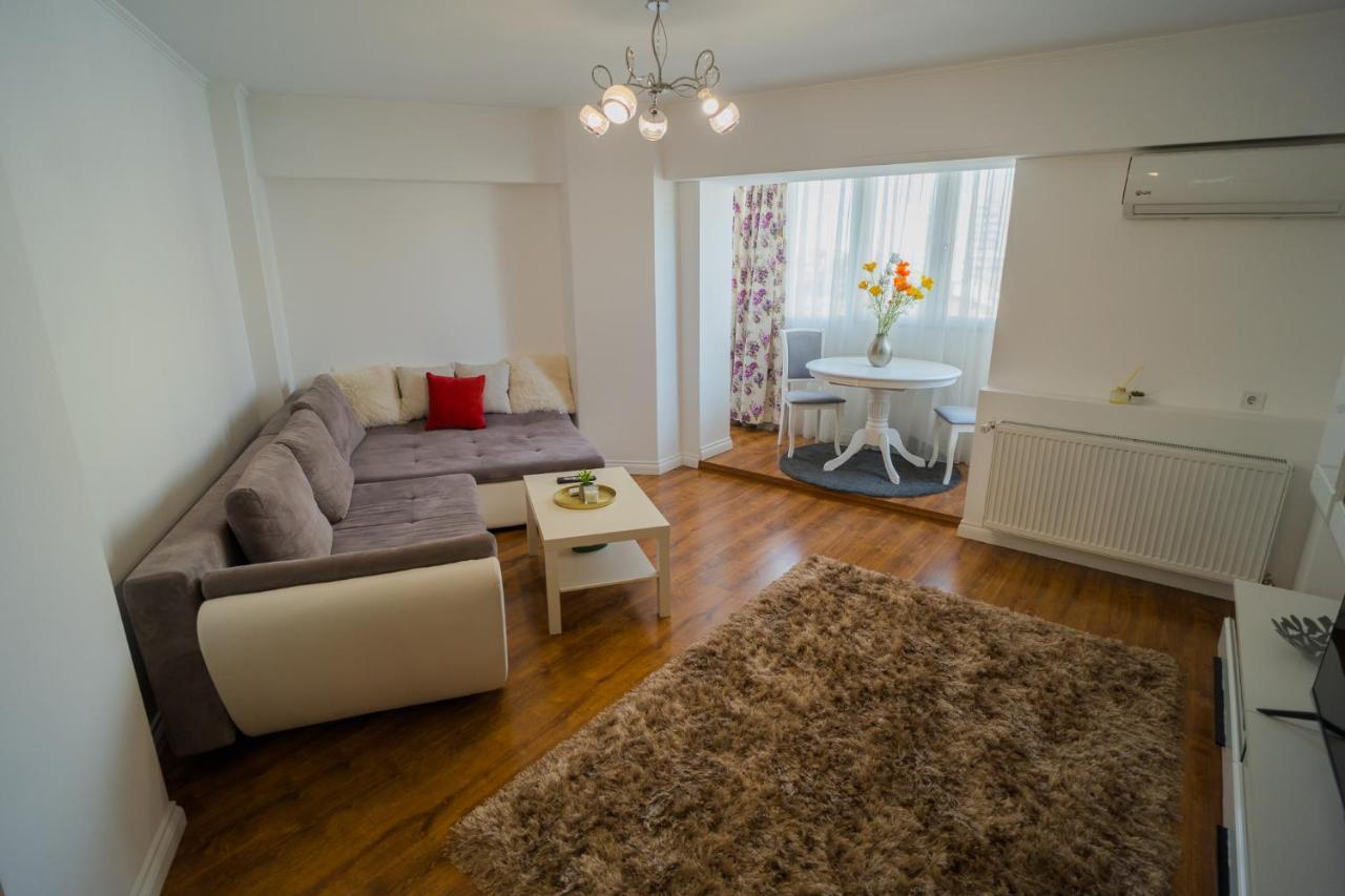 Cozy & Spacious 2Br Apartment With Netflix Bukares Bagian luar foto