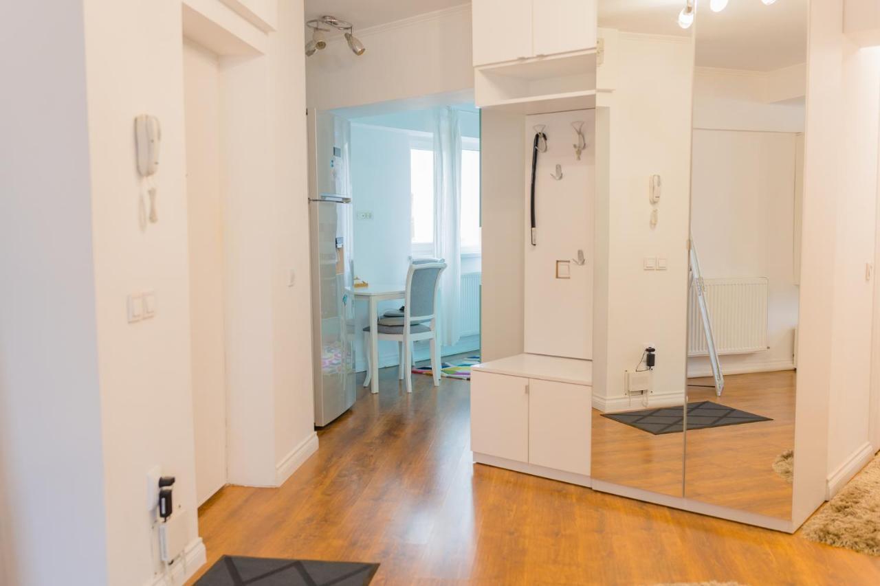 Cozy & Spacious 2Br Apartment With Netflix Bukares Bagian luar foto