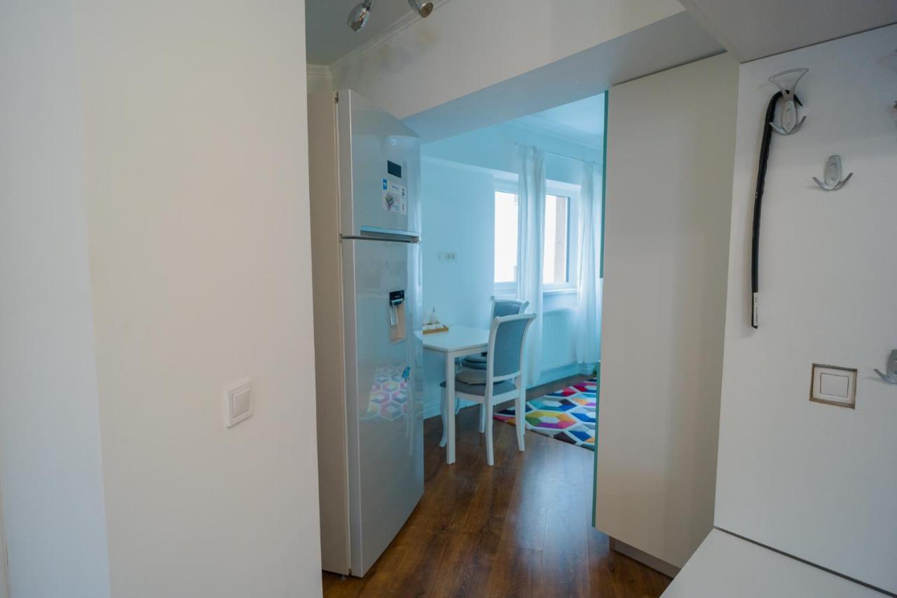 Cozy & Spacious 2Br Apartment With Netflix Bukares Bagian luar foto