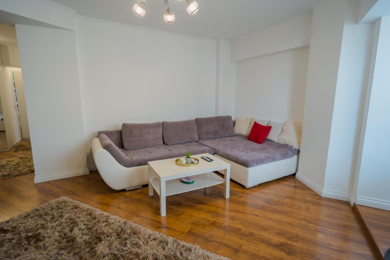 Cozy & Spacious 2Br Apartment With Netflix Bukares Bagian luar foto