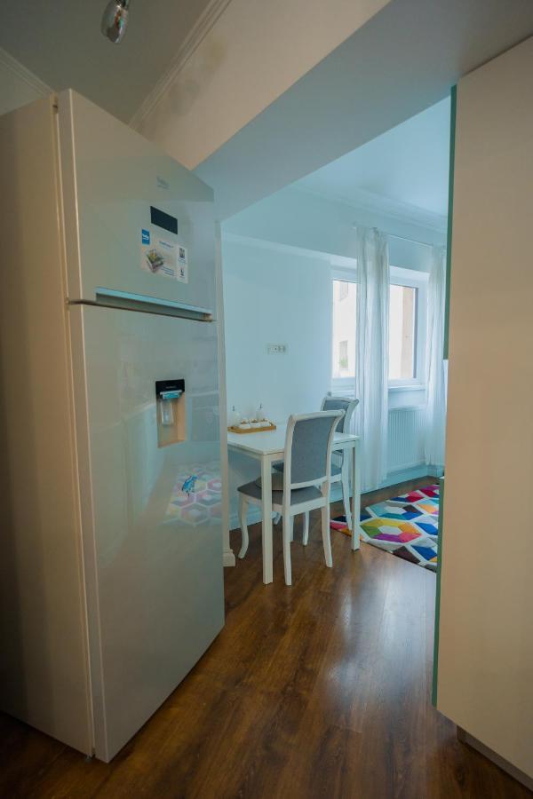 Cozy & Spacious 2Br Apartment With Netflix Bukares Bagian luar foto