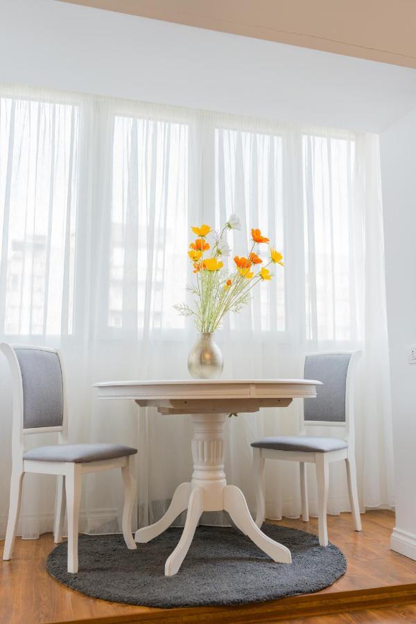 Cozy & Spacious 2Br Apartment With Netflix Bukares Bagian luar foto