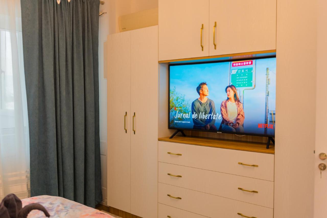 Cozy & Spacious 2Br Apartment With Netflix Bukares Bagian luar foto