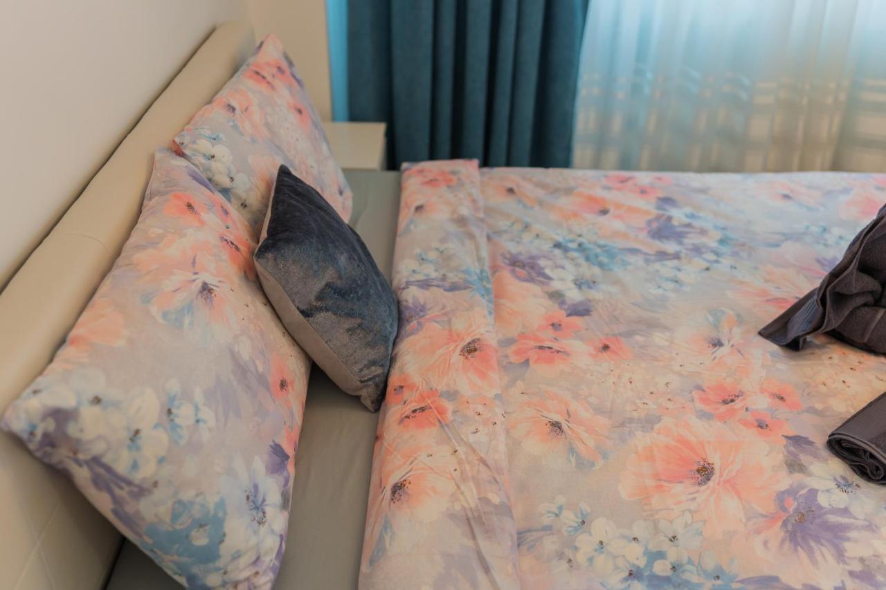 Cozy & Spacious 2Br Apartment With Netflix Bukares Bagian luar foto
