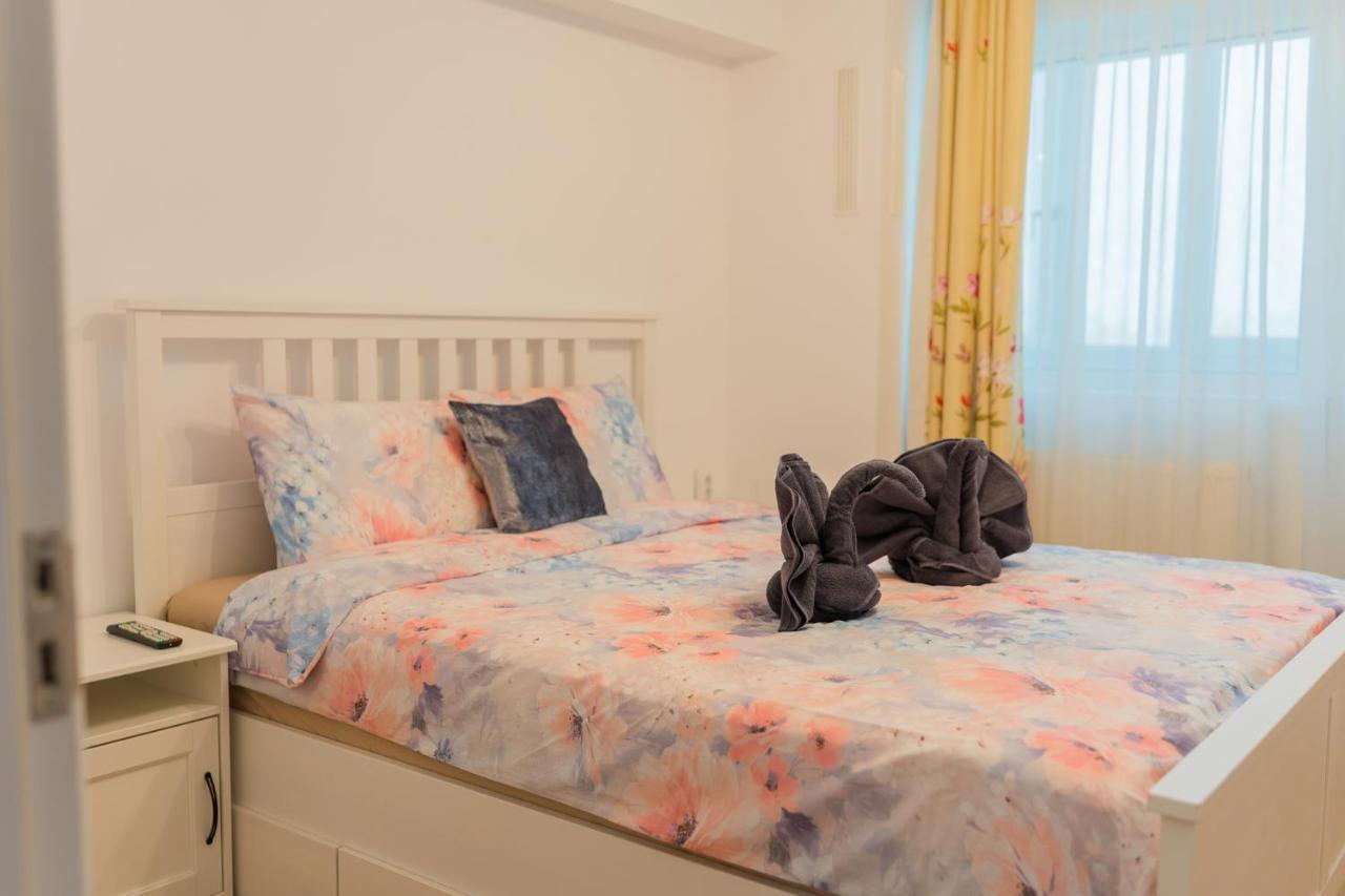 Cozy & Spacious 2Br Apartment With Netflix Bukares Bagian luar foto