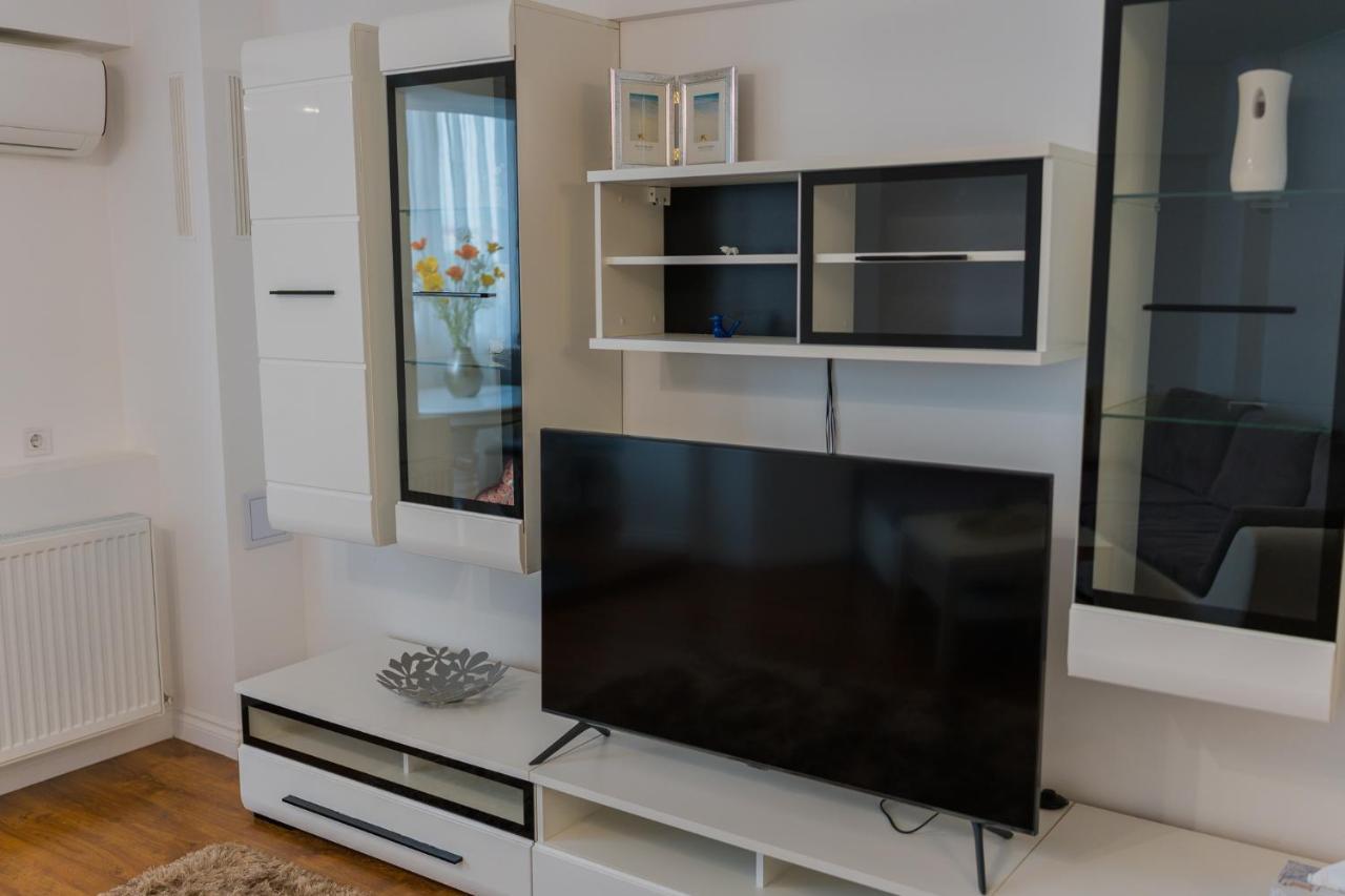 Cozy & Spacious 2Br Apartment With Netflix Bukares Bagian luar foto