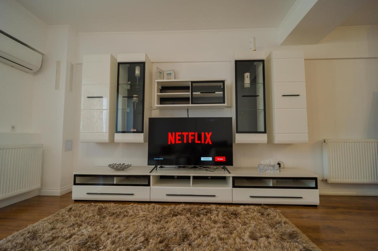 Cozy & Spacious 2Br Apartment With Netflix Bukares Bagian luar foto