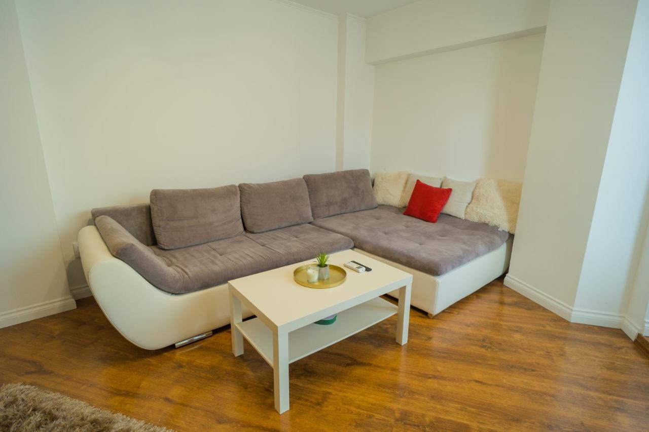 Cozy & Spacious 2Br Apartment With Netflix Bukares Bagian luar foto