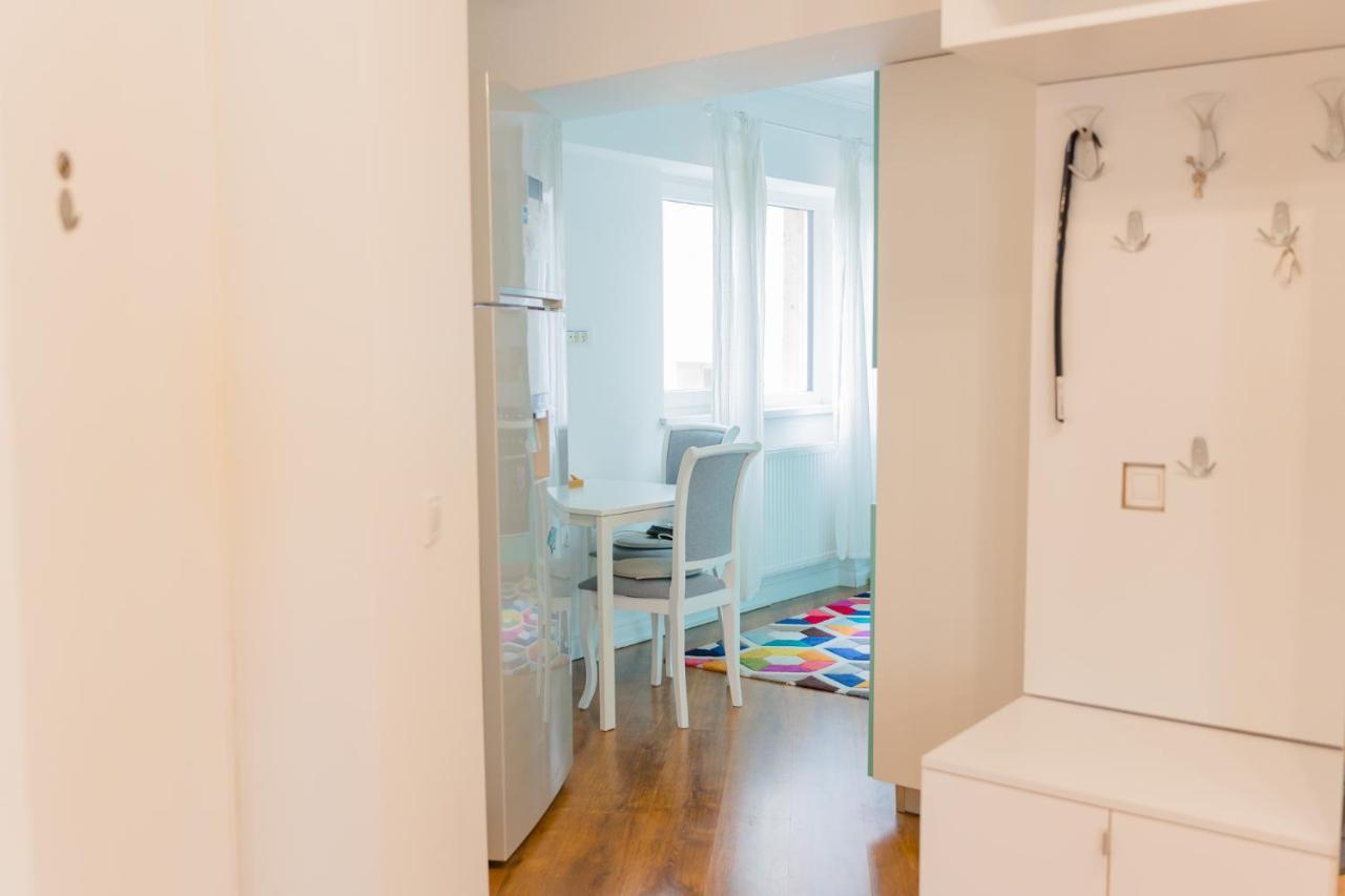 Cozy & Spacious 2Br Apartment With Netflix Bukares Bagian luar foto