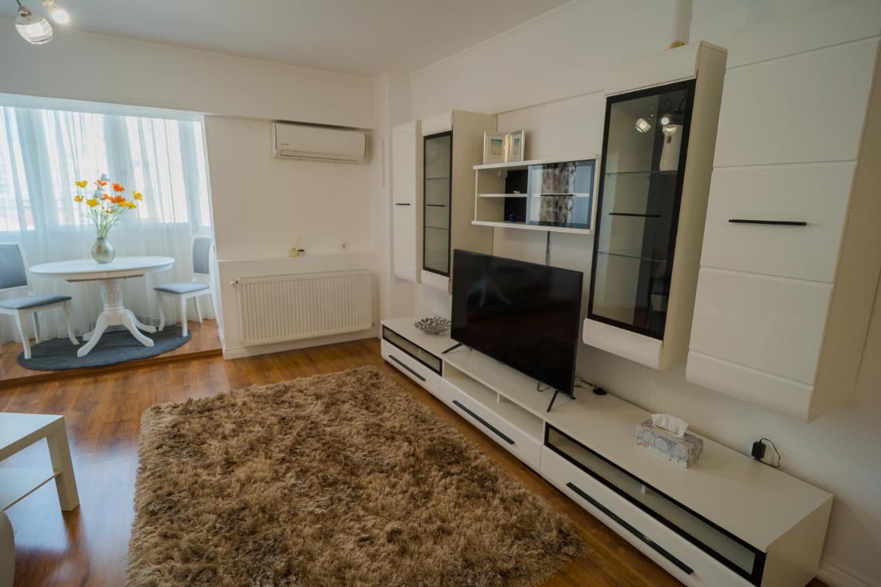 Cozy & Spacious 2Br Apartment With Netflix Bukares Bagian luar foto