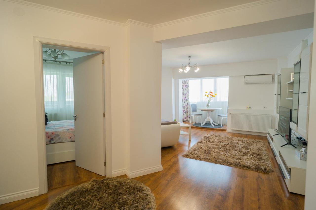 Cozy & Spacious 2Br Apartment With Netflix Bukares Bagian luar foto