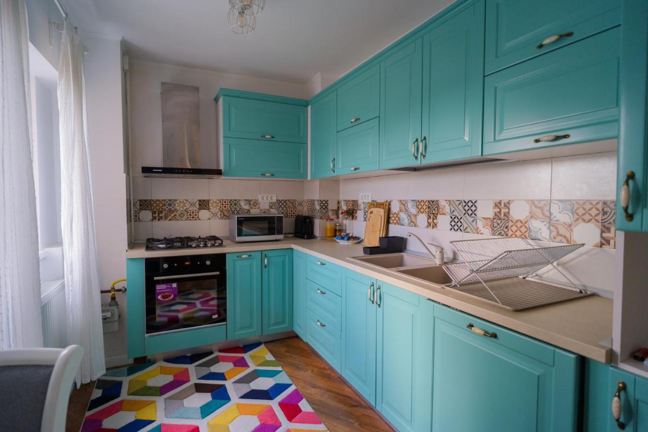 Cozy & Spacious 2Br Apartment With Netflix Bukares Bagian luar foto
