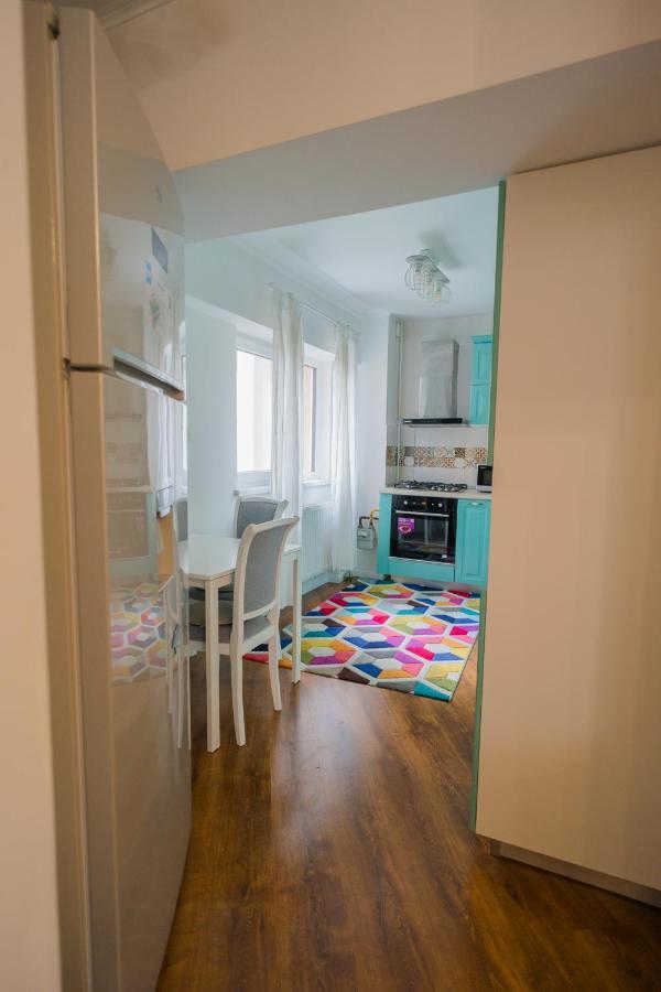 Cozy & Spacious 2Br Apartment With Netflix Bukares Bagian luar foto