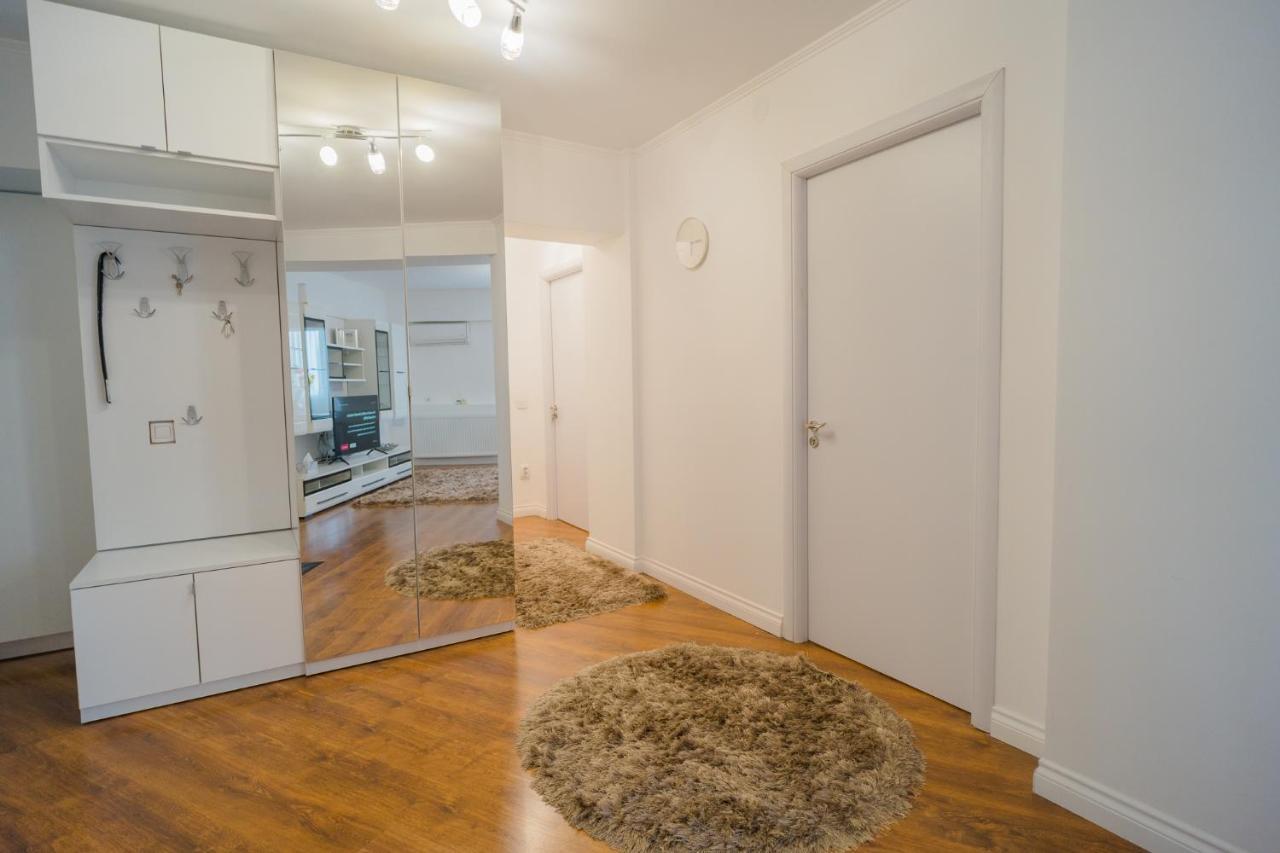Cozy & Spacious 2Br Apartment With Netflix Bukares Bagian luar foto