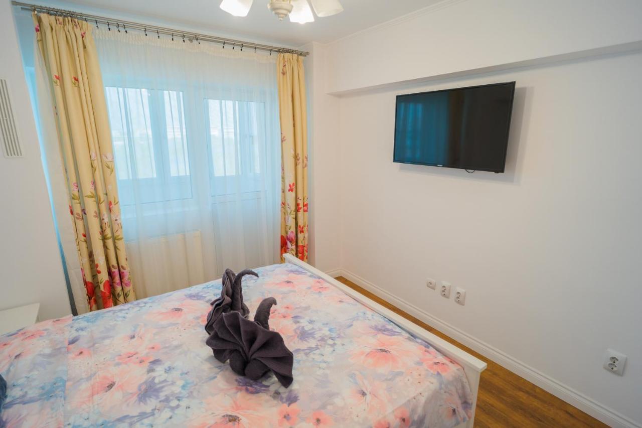 Cozy & Spacious 2Br Apartment With Netflix Bukares Bagian luar foto