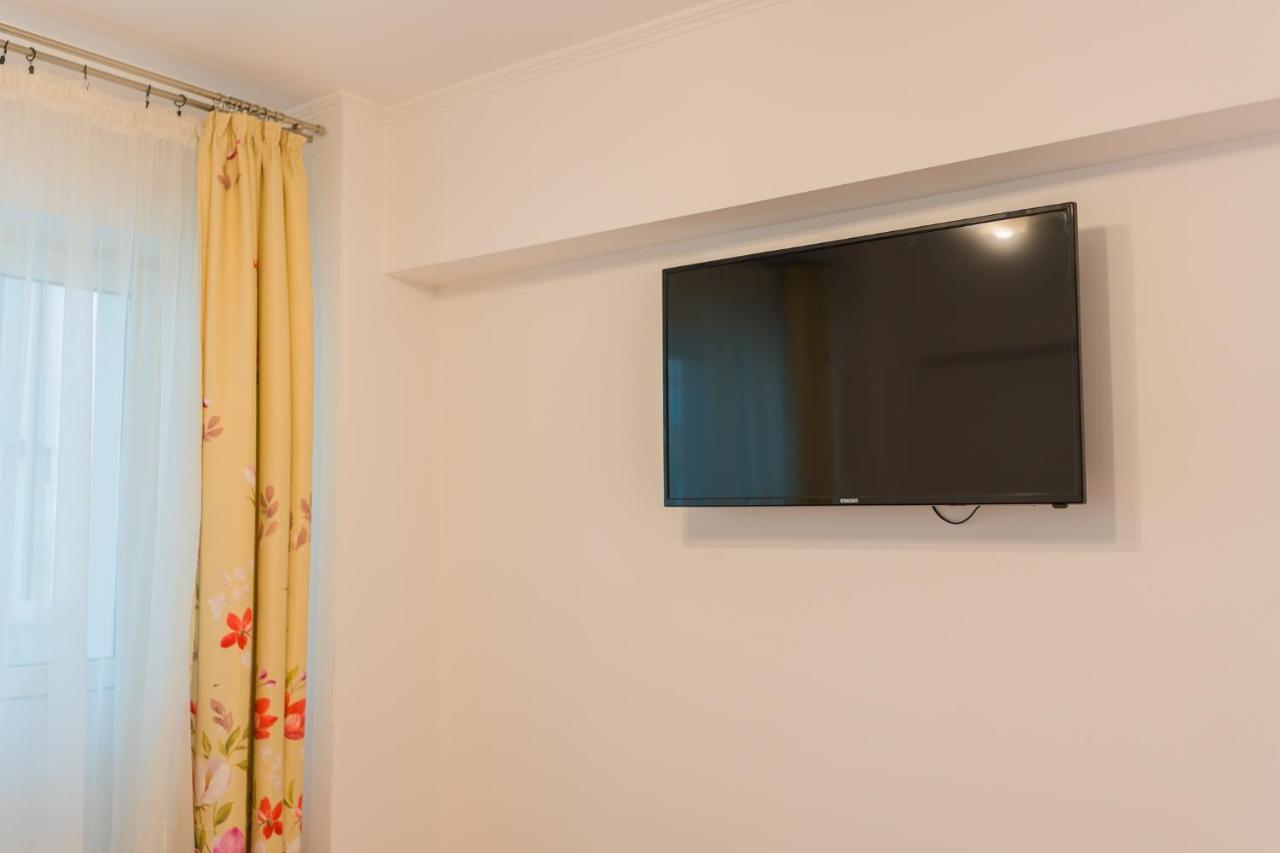Cozy & Spacious 2Br Apartment With Netflix Bukares Bagian luar foto