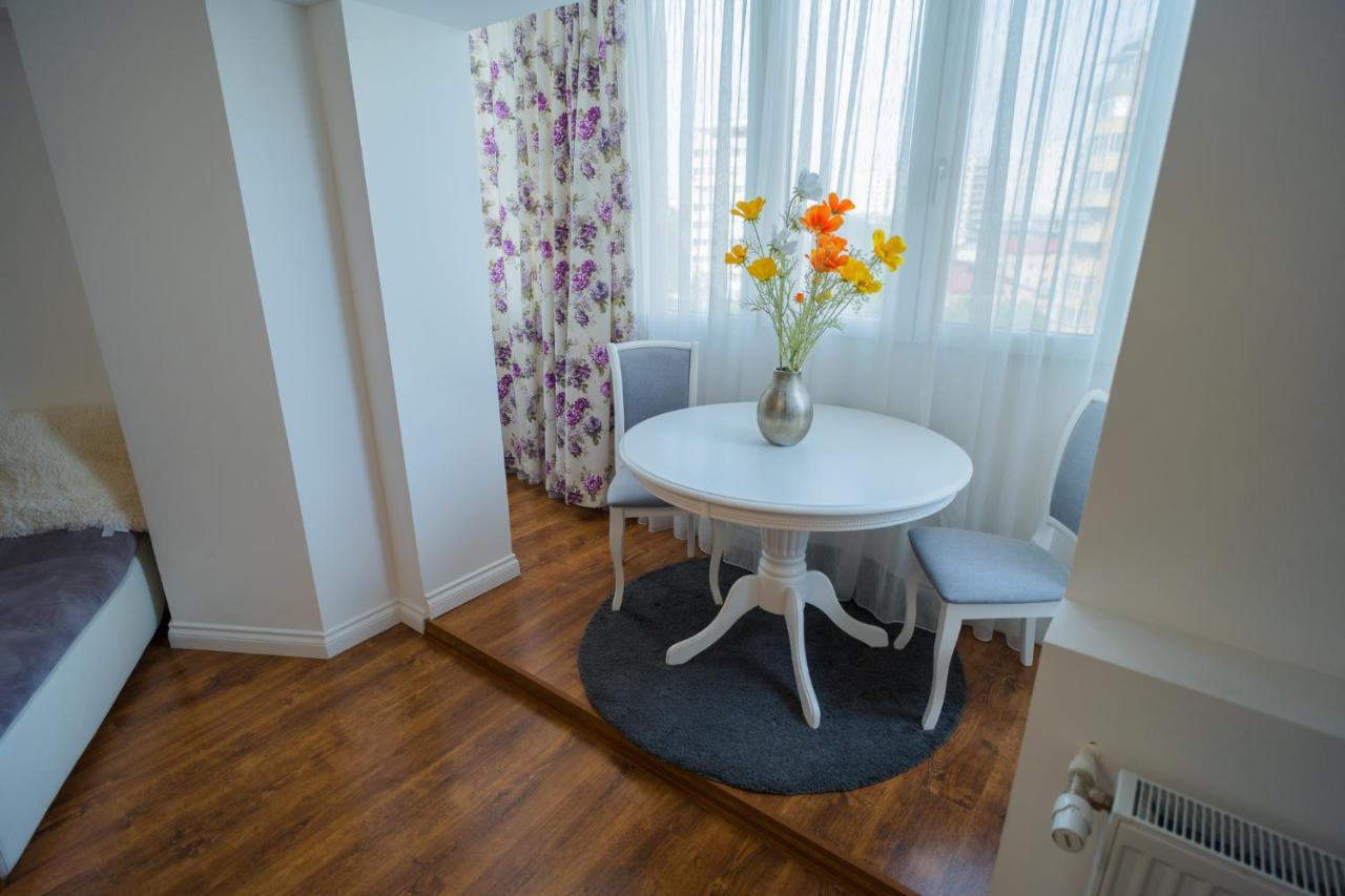 Cozy & Spacious 2Br Apartment With Netflix Bukares Bagian luar foto