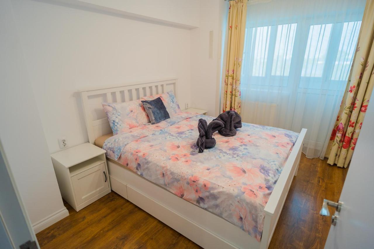 Cozy & Spacious 2Br Apartment With Netflix Bukares Bagian luar foto