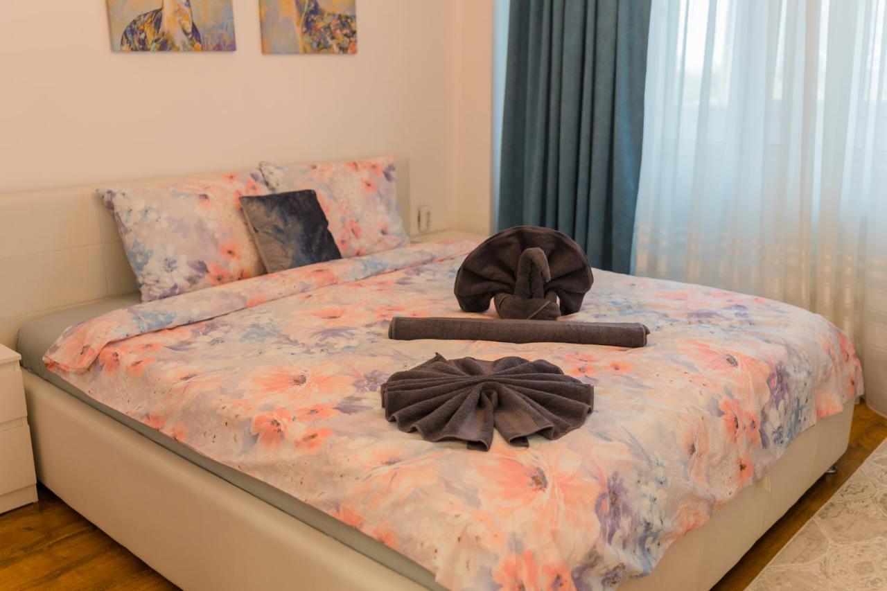 Cozy & Spacious 2Br Apartment With Netflix Bukares Bagian luar foto