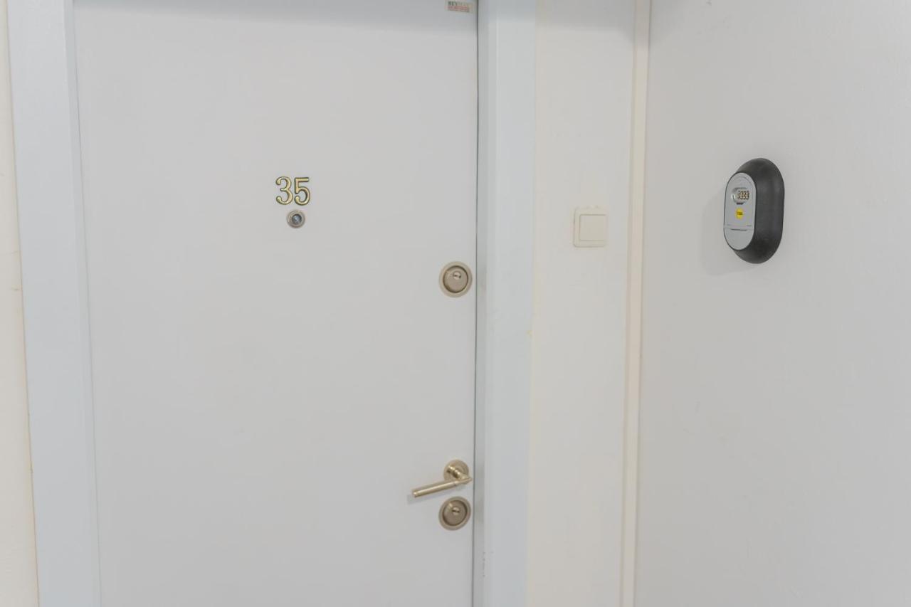 Cozy & Spacious 2Br Apartment With Netflix Bukares Bagian luar foto